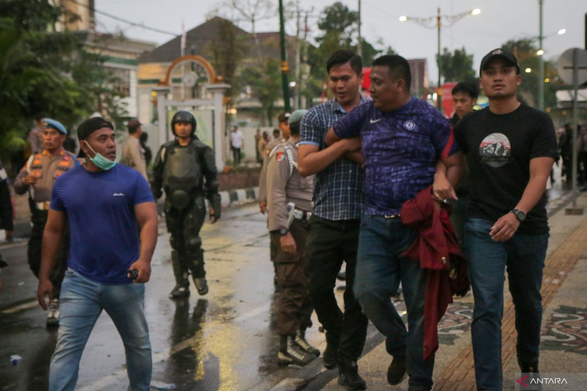 Polisi amankan sejumlah pengunjuk rasa tolak RUU Pilkada di Mataram