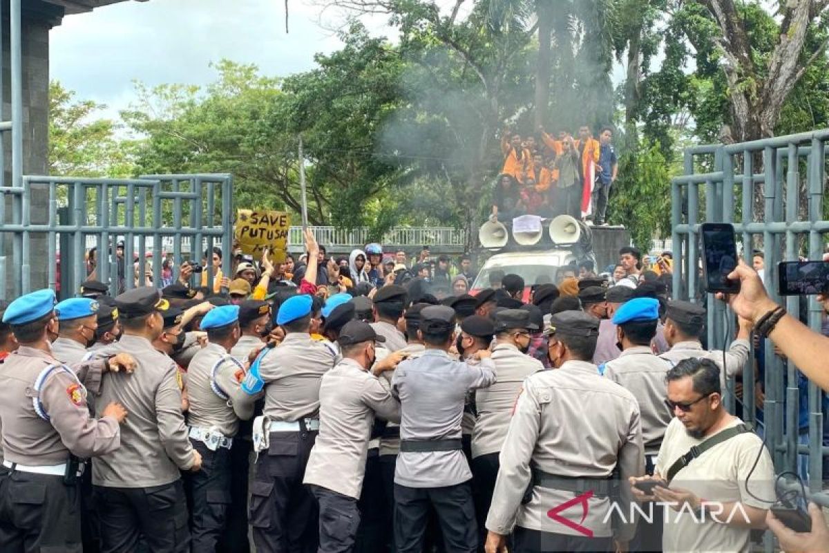 Ratusan polisi amankan aksi kawal putusan MK di Kendari