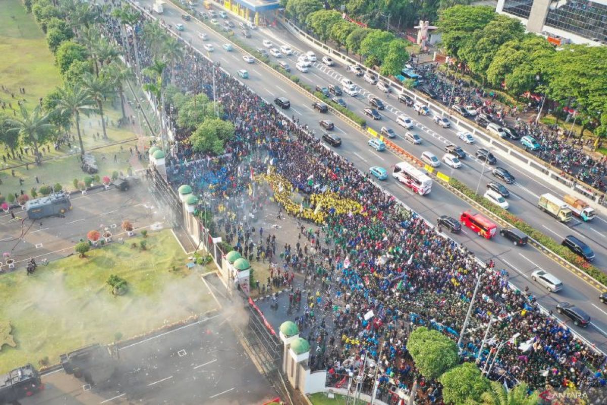 85 anak diamankan usai aksi UU Pilkada di DPR RI