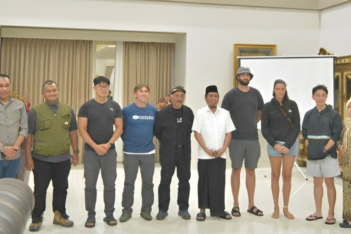 Tim Ekspedisi Internasional Banggai Raya jelajahi kekayaan karst di Bangkep