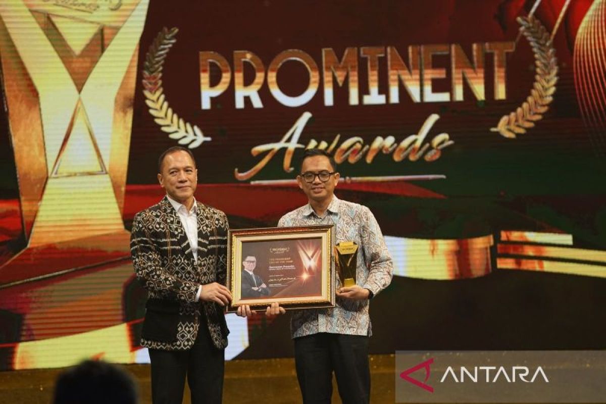 Pimpin transformasi berkelanjutan, Dirut PLN raih penghargaan "The Prominent CEO of The Year"