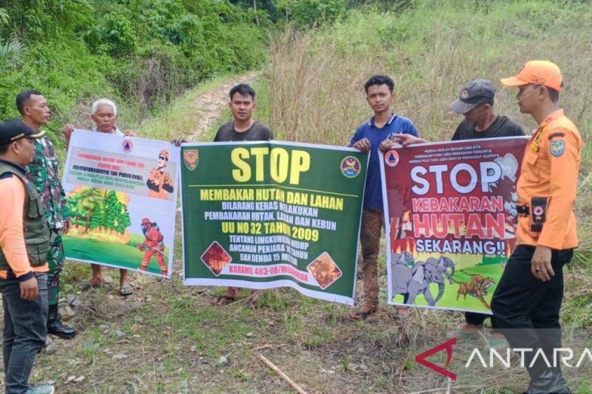 BPBD OKU Selatan sebar spanduk ajakan berpartisipasi cegah karhutla