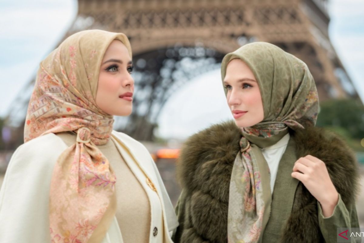 Buttoscarves hadirkan koleksi scarf terinspirasi dari Emily in Paris