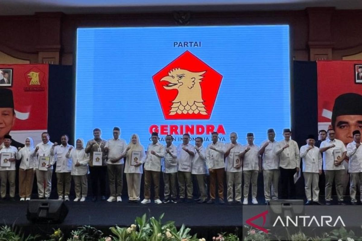 Gerindra serahkan B1KWK 10 calon kepala daerah kabupaten/kota dan Gubernur di NTB