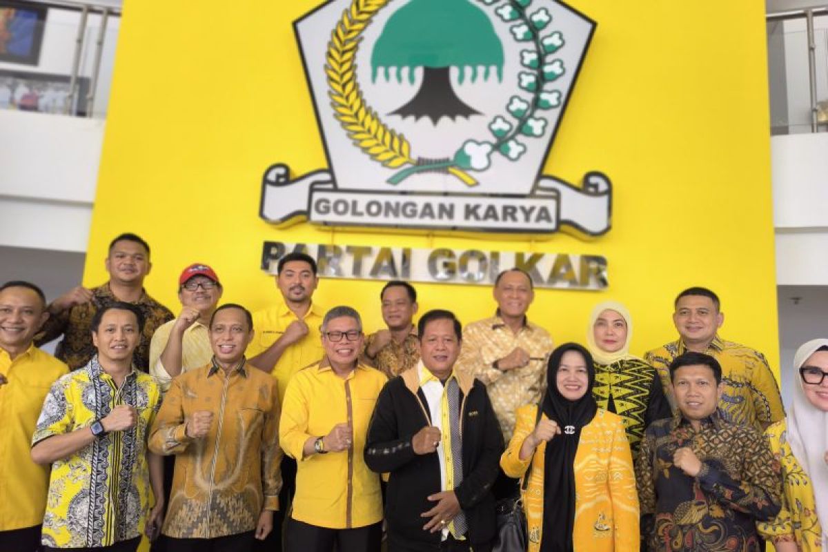 Paslon Bupati Sinjai terima SK DPP Golkar untuk maju Pilkada 2024