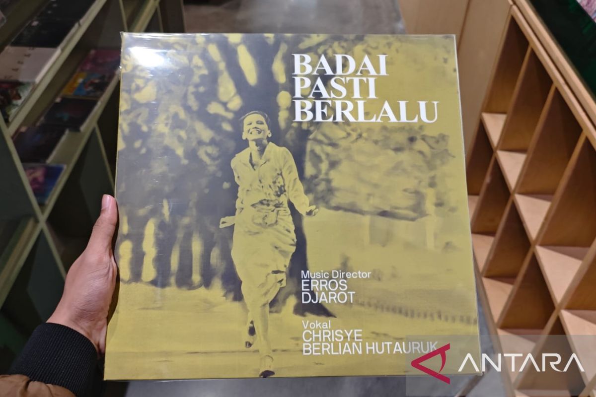 Album "Badai Pasti Berlalu" dirilis ulang dalam bentuk piringan hitam oleh Label