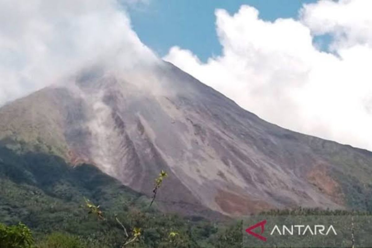 Pos PGA: Waspadai potensi runtuhnya material vulkanik Gunung Karangetang