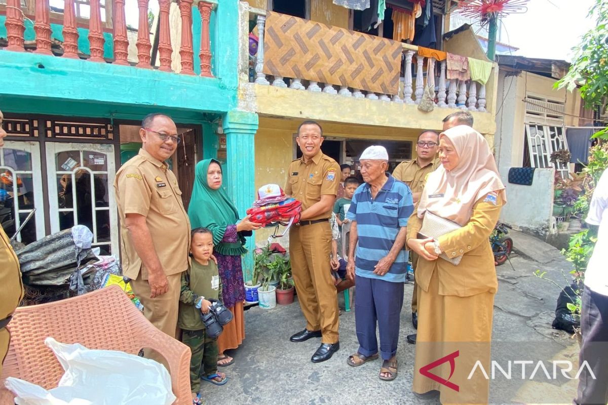 Rumah Ali terbakar, Disdik Palembang bantu peralatan hingga bisa sekolah lagi