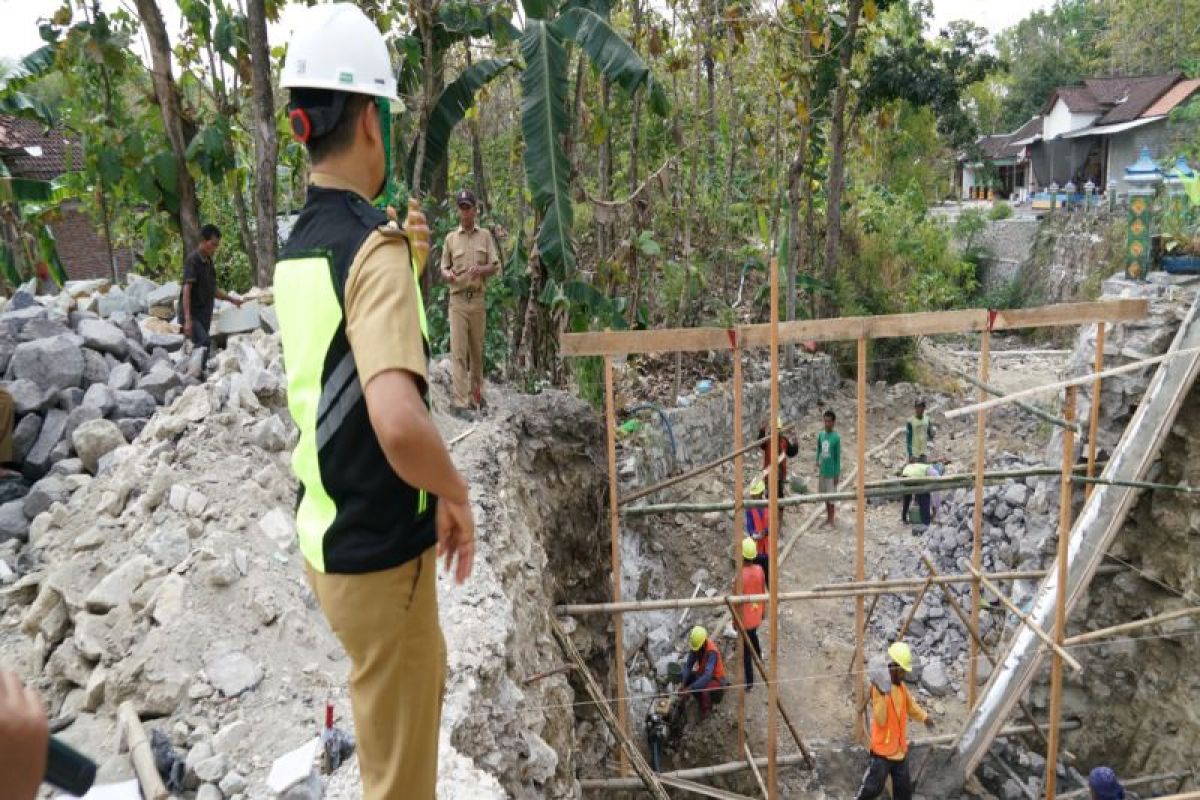 Pemkab Gunungkidul membangun shelter pengungsi bencana longsor Candirejo