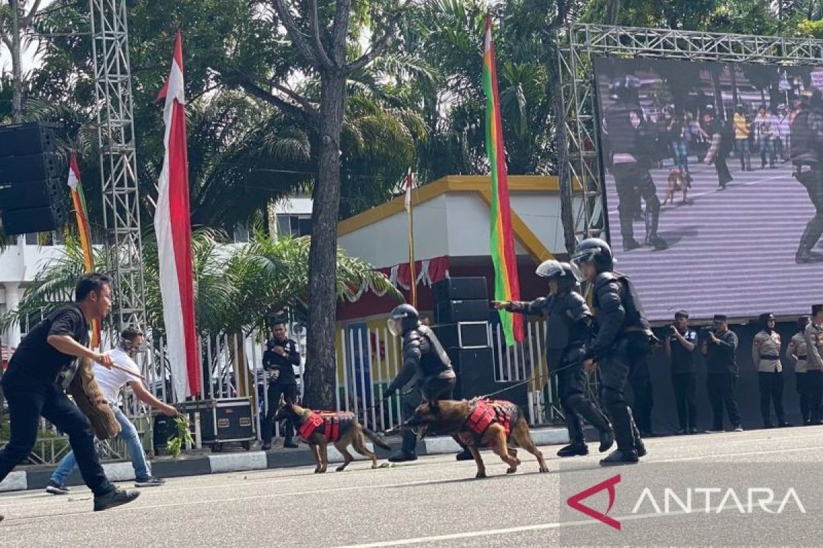 Anjing pelacak hingga pengeboman warnai simulasi pengamanan pilkada di Pekanbaru