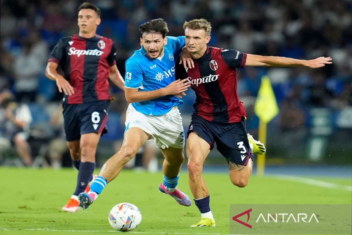 Napoli puncaki klasemen sementara