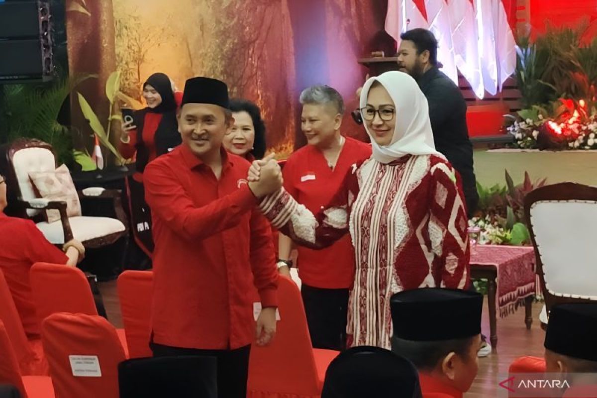 Airin-Ade datangi acara pengumuman cakada PDIP