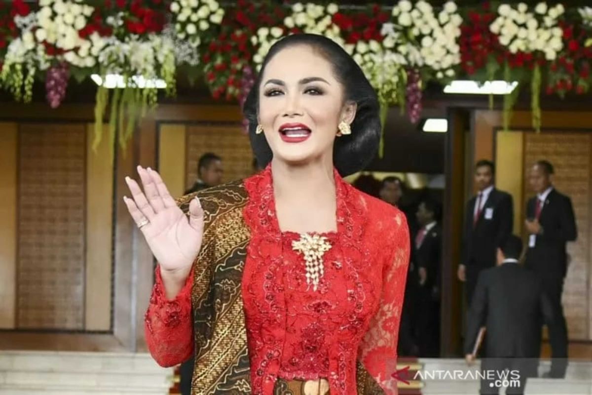 Artis Krisdayanti-Kresna daftar Pilkada Kota Batu