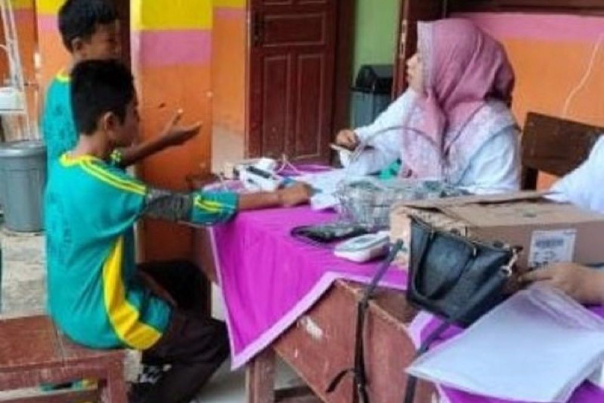 Tim Kesjaor Dinas Kesehatan Pessel pantau kebugaran siswa