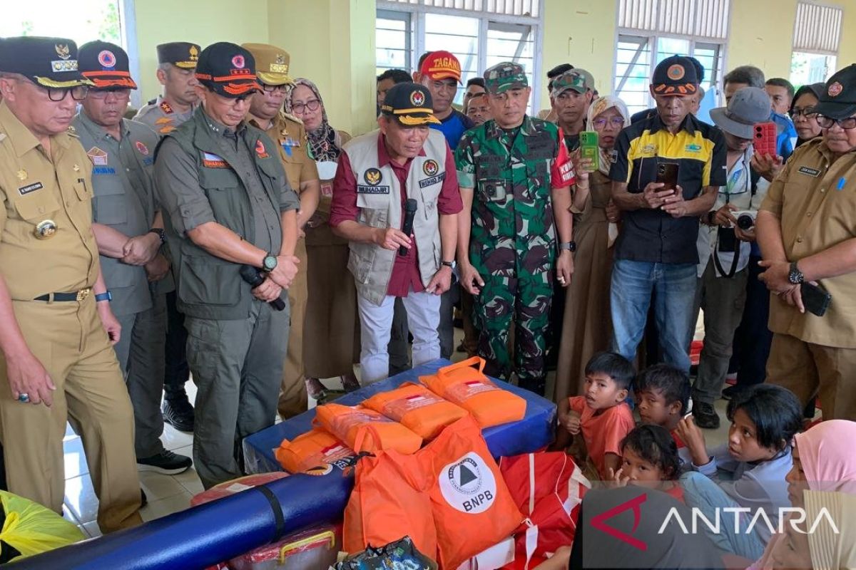 Menko PMK berikan opsi relokasi penduduk korban banjir di Rua