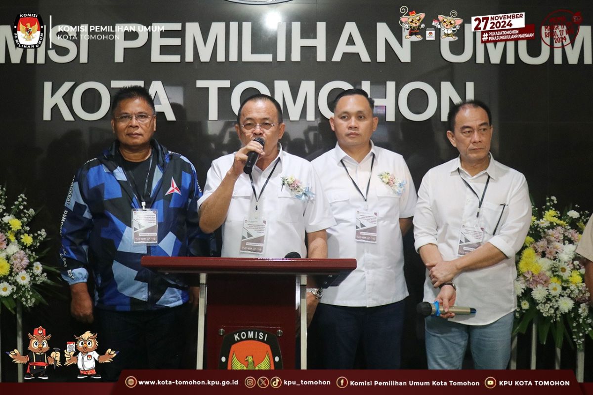 Pasangan calon Lumentut-Mait daftar ke KPU Tomohon  di hari pertama