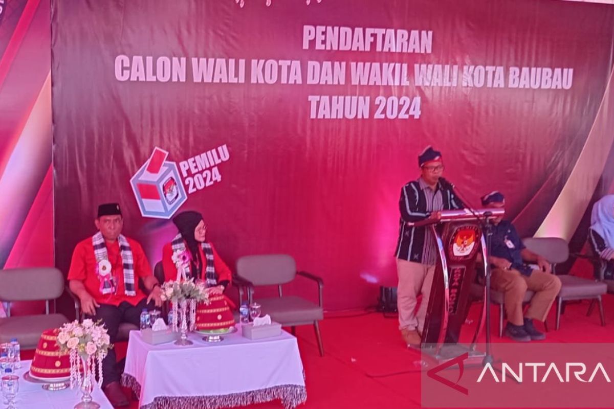 Empat pasang calon Wali Kota Baubau resmi daftar di KPU hari pertama