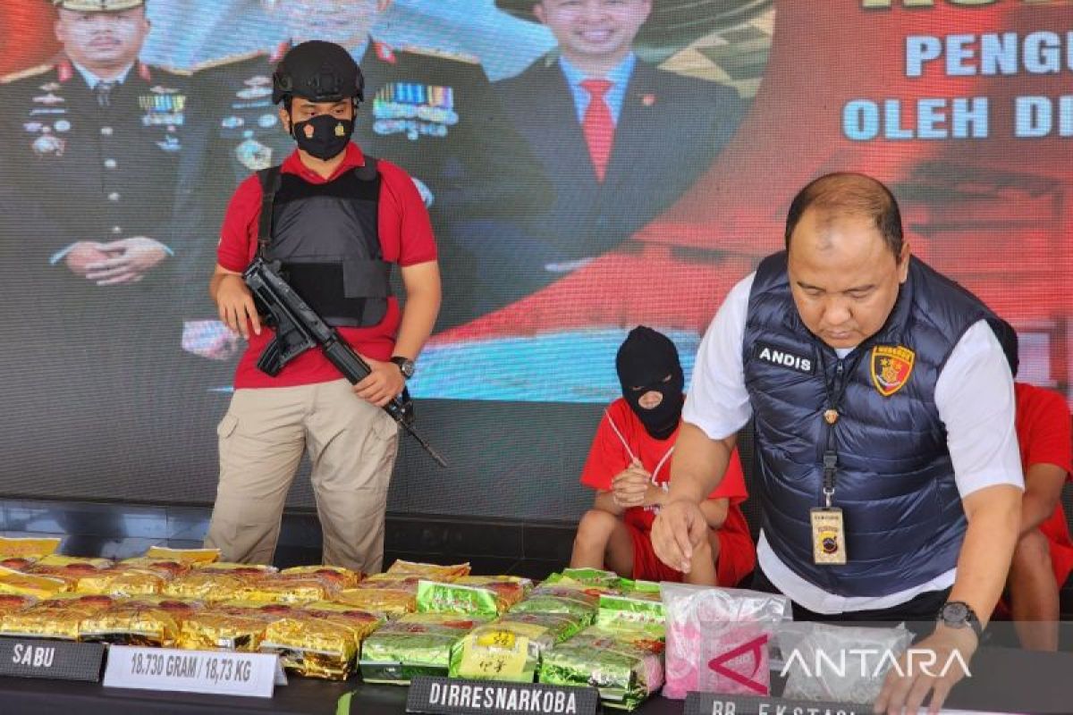 Polda Jateng gagalkan pengiriman belasan kilogram sabu asal Kalbar