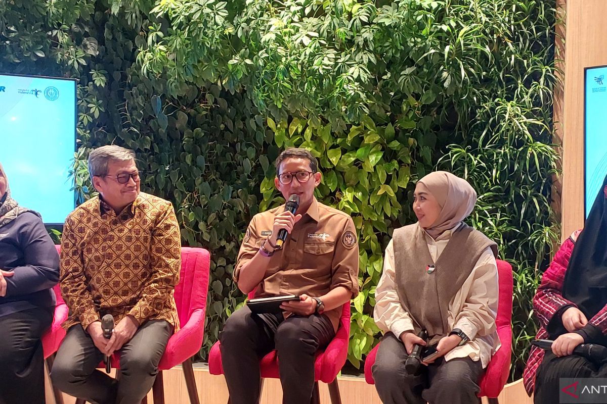 Menparekraf ungkap inkubasi cara dongkrak "modest fashion" Indonesia