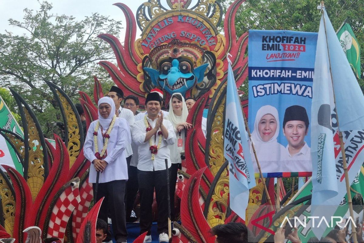 Khofifah-Emil mendaftar ke KPU Jatim diarak dengan kirab budaya