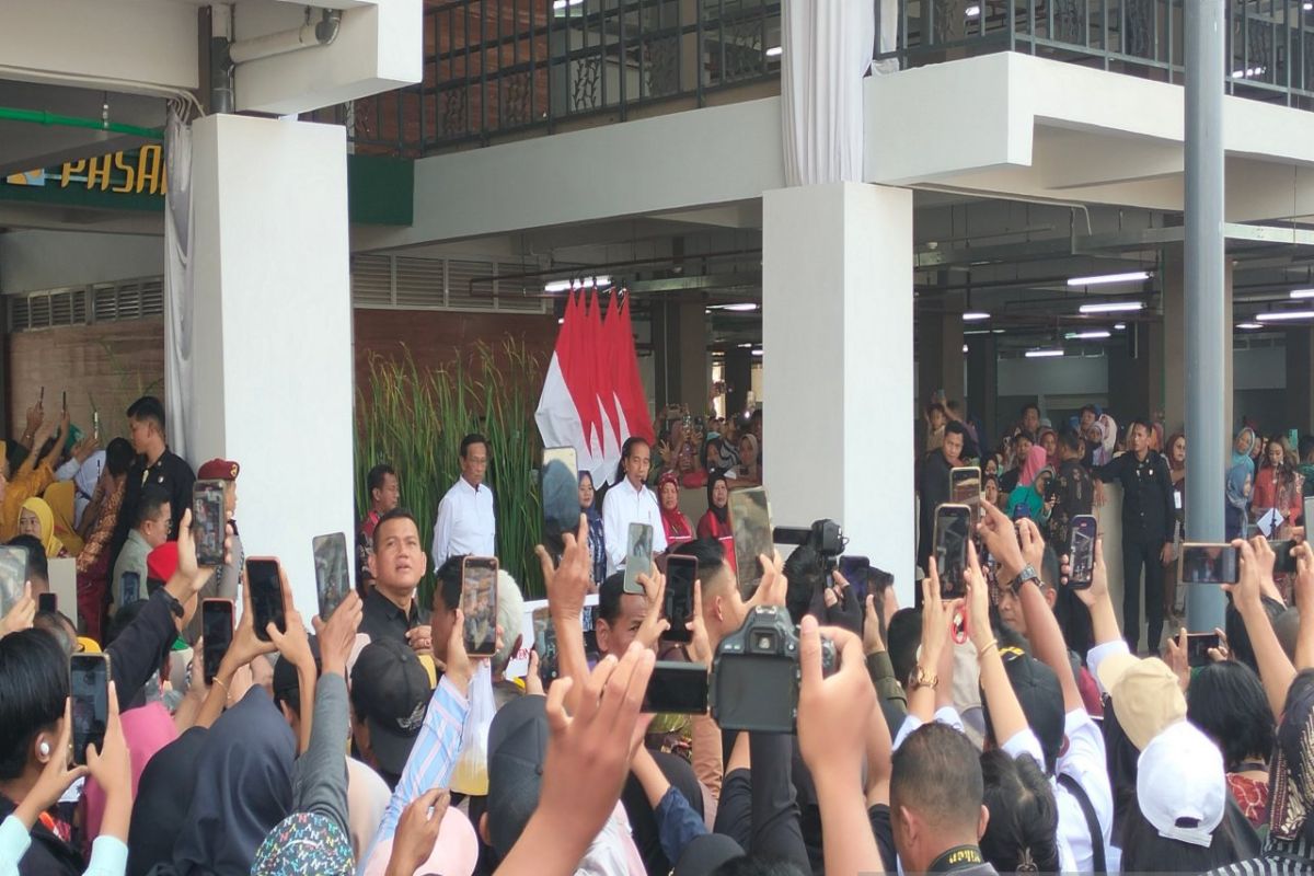 Presiden Jokowi meresmikan Pasar Godean di Sleman senilai Rp89 miliar