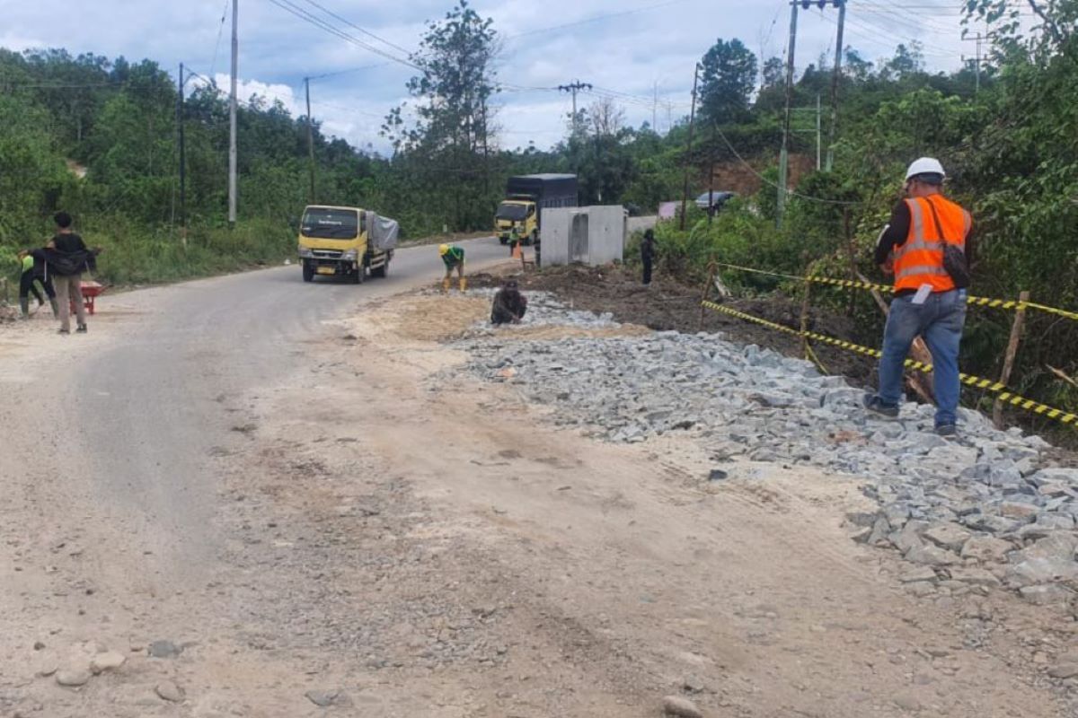 Jalan yang amblas di Kampar segera diperbaiki