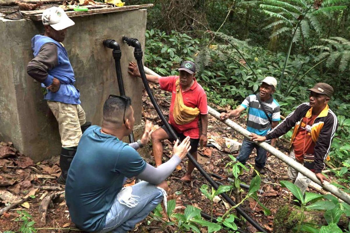 PLN Peduli Berikan Bantuan Sanitasi Air Bersih di Kawasan Pengembangan PLTP Ulumbu