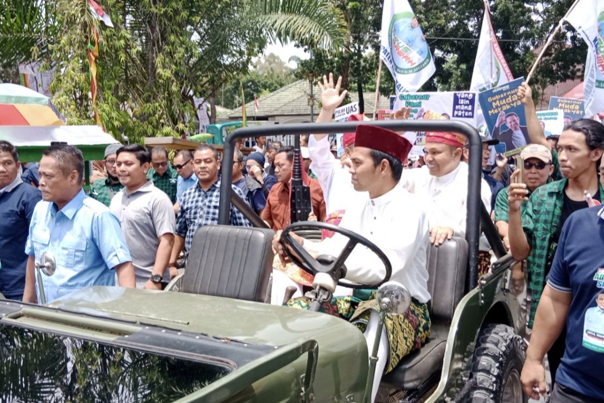 Disupiri UAS, Abdul Wahid-SF Hariyanto mendaftar ke KPU Riau