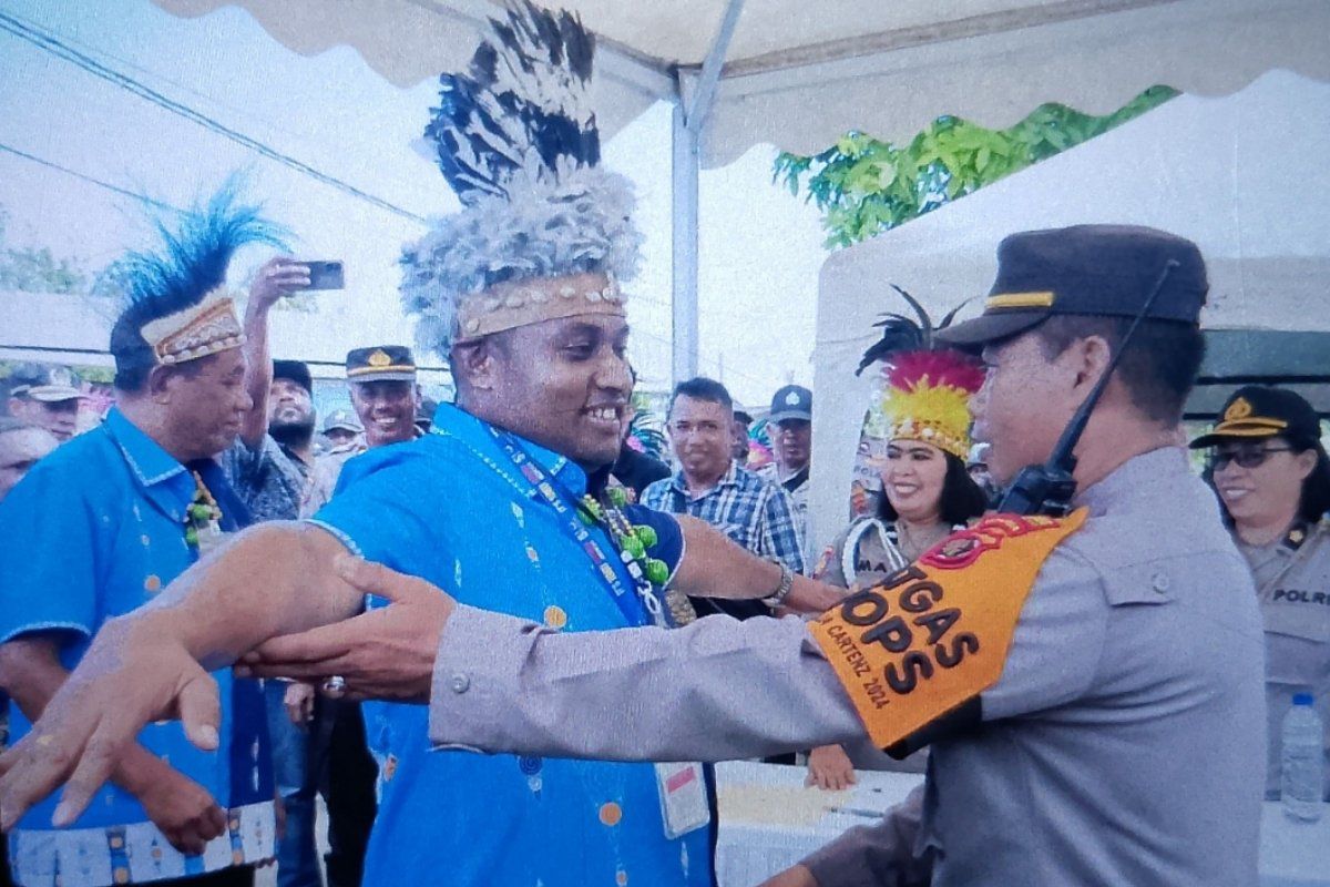 Polres Biak perketat pengamanan pendaftaran pilkada Samako di KPU