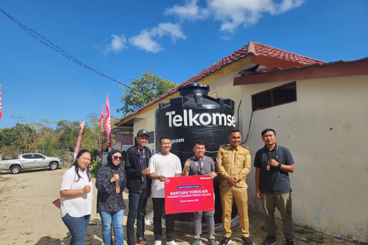 Telkomsel berikan bantuan sarana air bersih untuk Desa Batu Cermin di Labuan Bajo