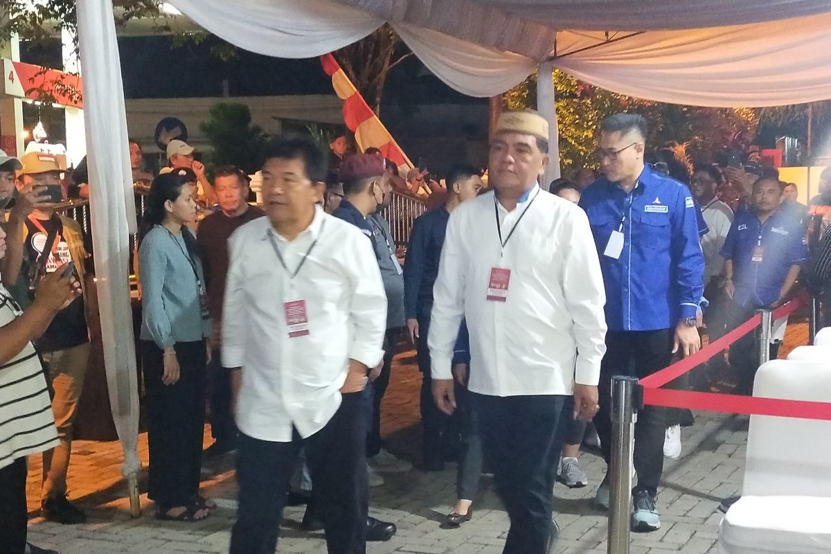 Pilih suasana tenang, Demokrat Manado daftarkan Karamoy-Datau