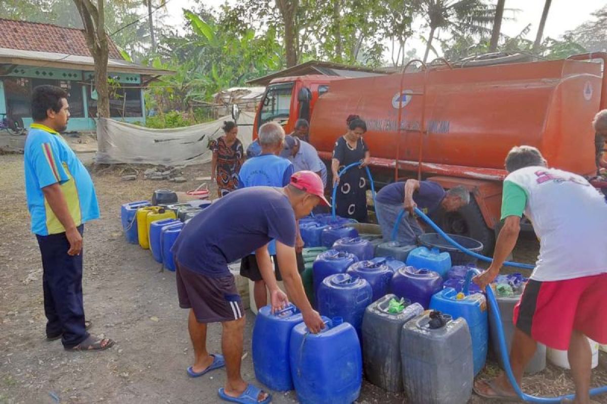 BPBD Cilacap salurkan air  bersih untuk 5.715 keluarga