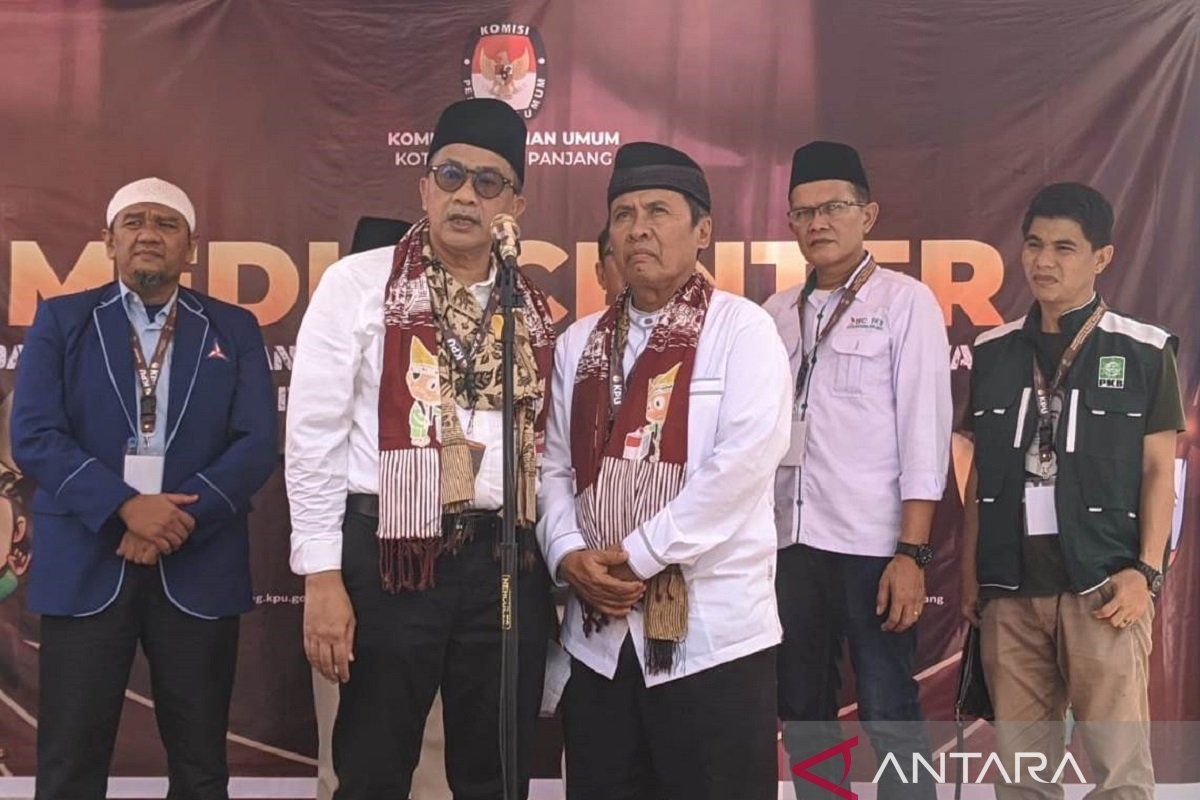 Paslon Nasrul Naga-Eri Dt Majo Endah, daftarkan diri ke KPU Padang Panjang