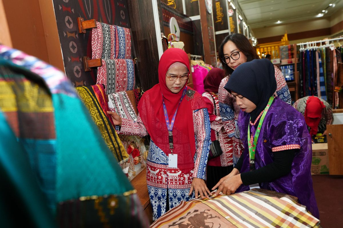 Dekranasda Sulsel pamerkan produk kerajinan unggulan di Balai Sidang Jakarta