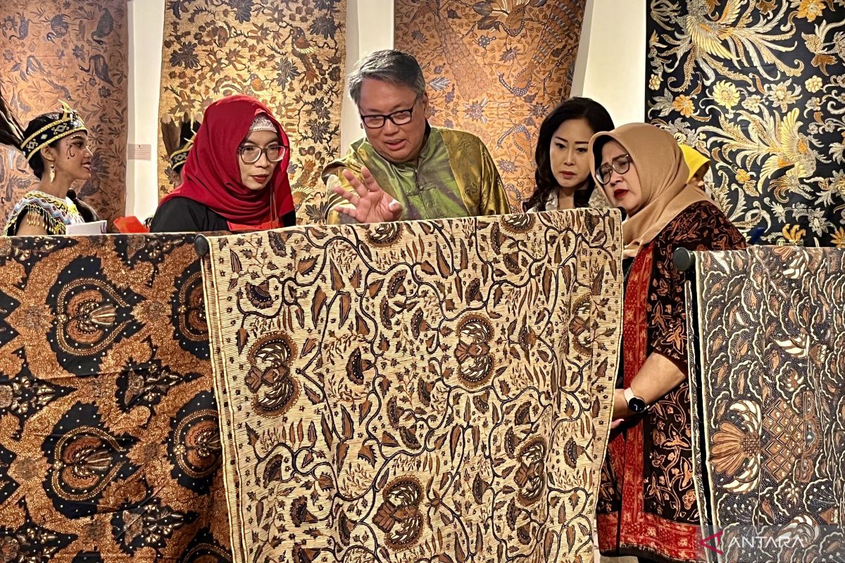 Perbedaan proses membuat batik tulis dan cap