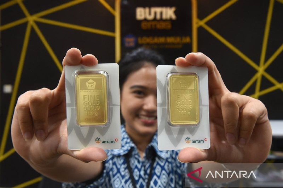 Harga emas Antam Senin turun Rp5.000 per gram