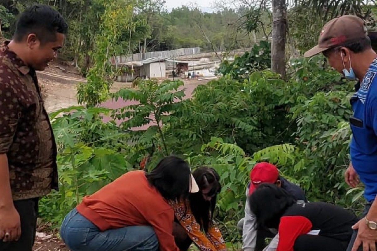 Kemenag Manado tanam pohon di Pura Segara  Tirtha Amertha