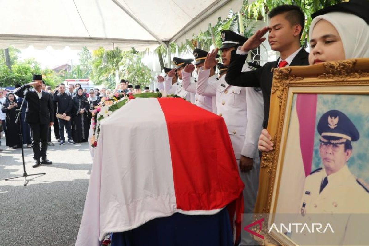 Nyat Kadir dinilai sebagai tokoh pencetus "Kota Batam Dunia Madani"