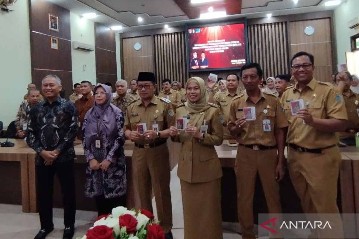 Pemkab  Demak uji coba penggunaan kartu kredit pemda di lima OPD