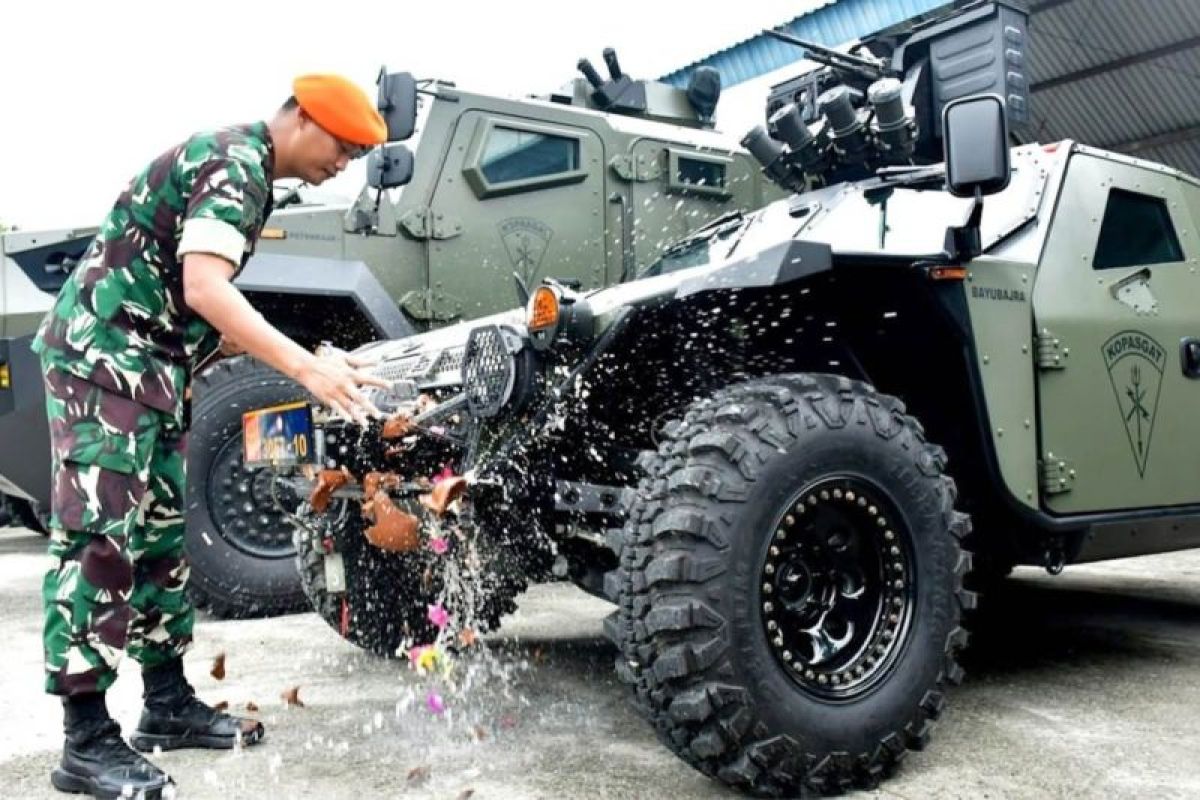 Kopasgat Pekanbaru terima kendaraan tempur lapis baja