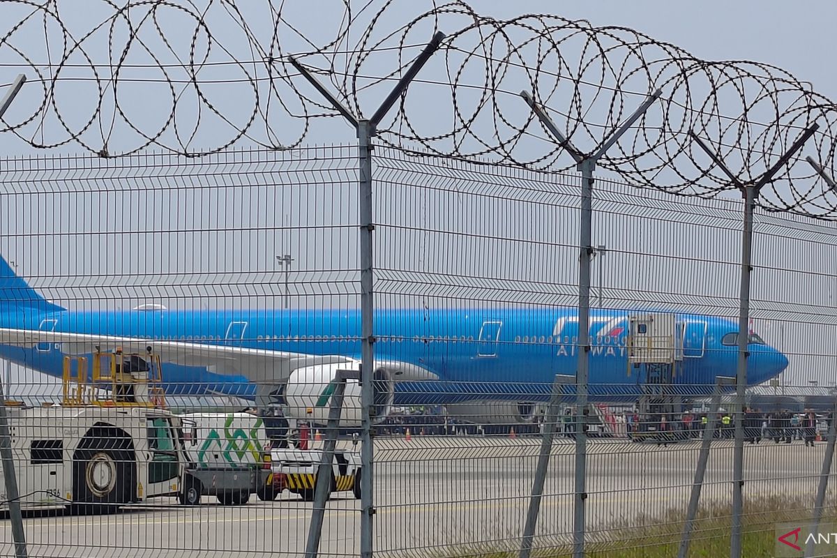 Paus Fransiskus tiba di Bandara Seotta Tangerang