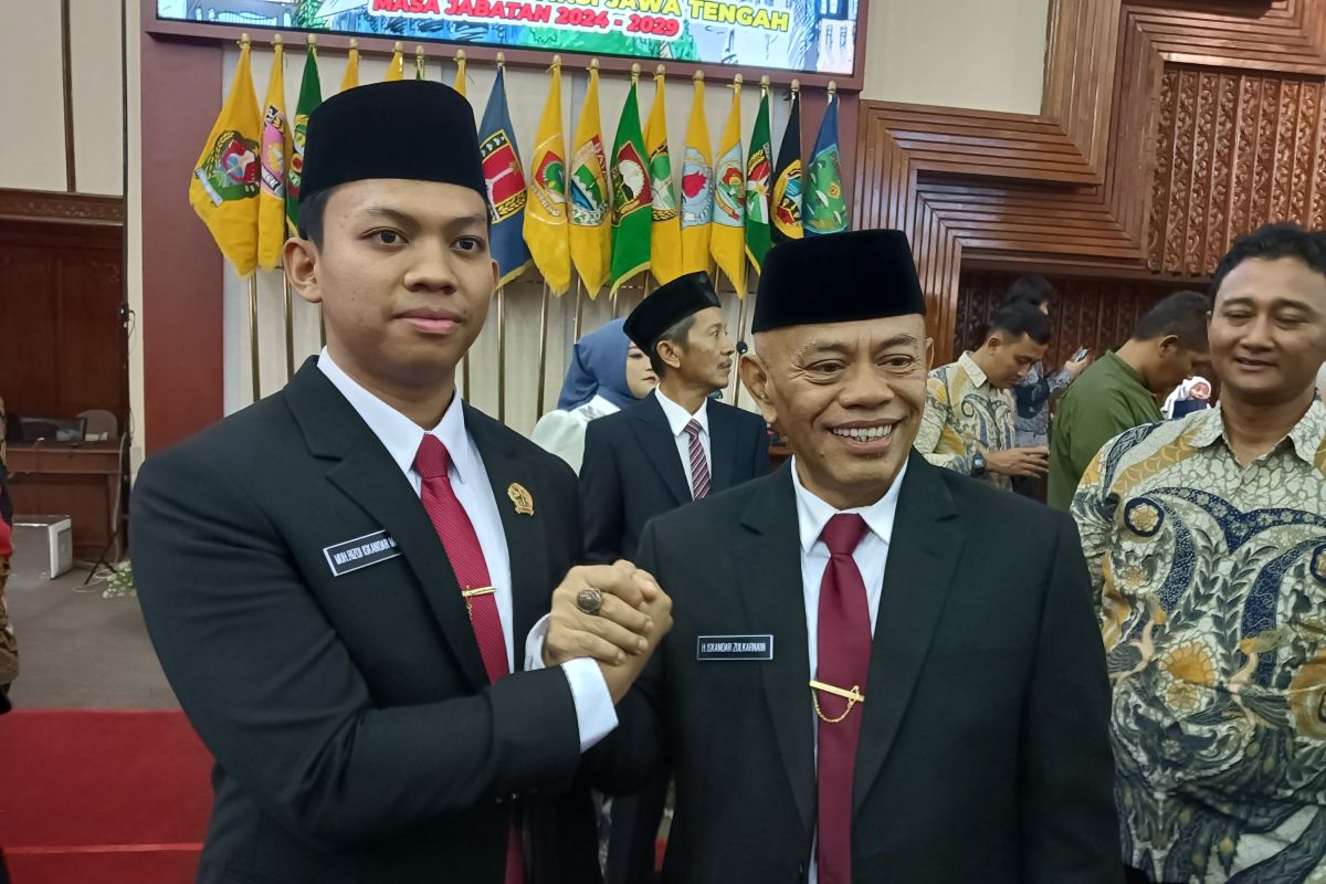 Ayah dan anak di Jateng dilantik jadi anggota DPRD