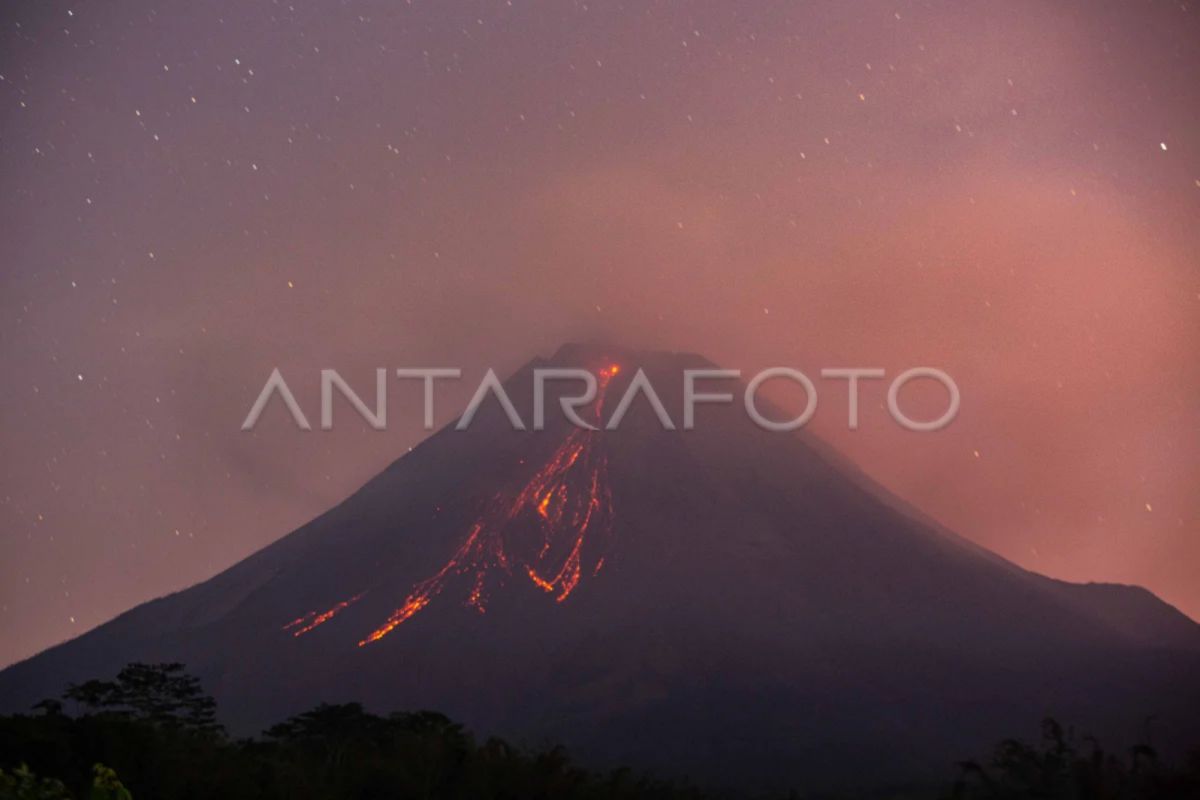 Guguran lava Gunung Merapi meluncur 42 kali