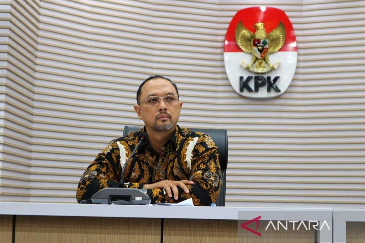 KPK sita uang tunai dan barang bukti elektronik usai geledah rumah dinas Mendes