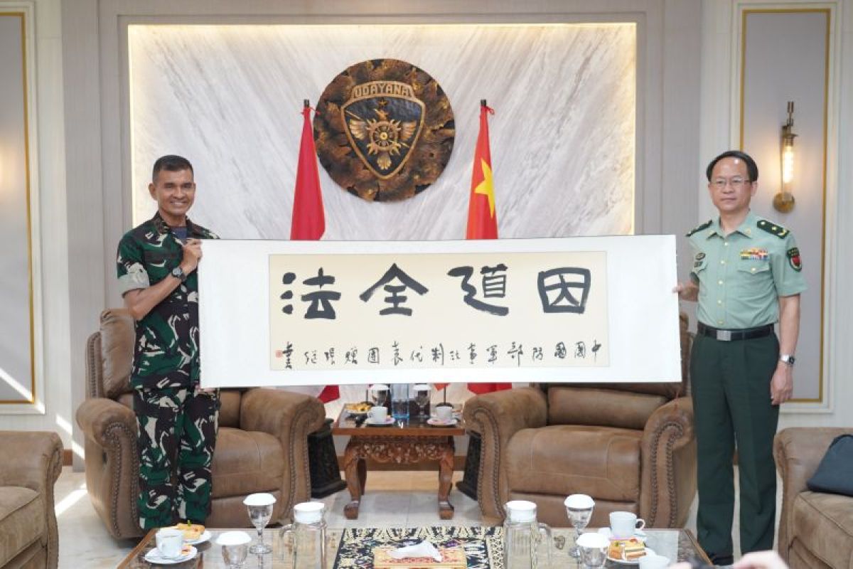 Pangdam IX Udayana Zamroni terima kunjungan delegasi militer China