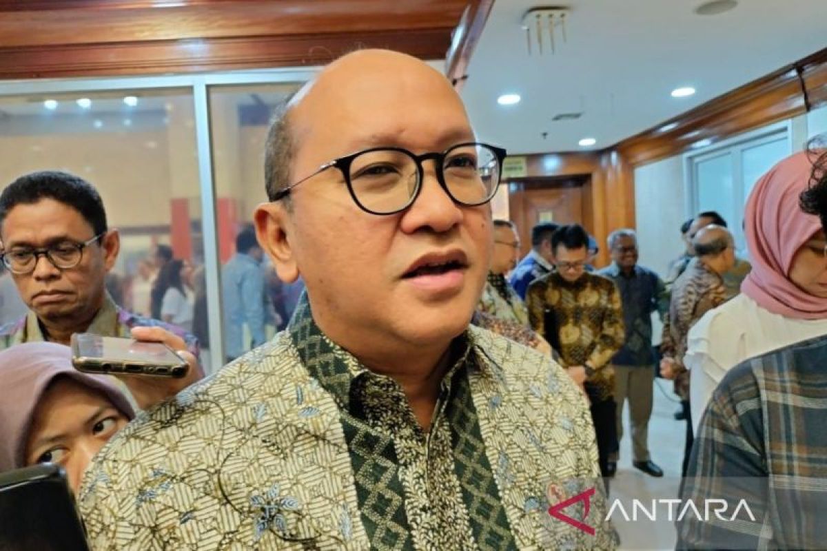 Menteri Investasi mengungkapkan Realisasi investasi semester I capai Rp829 triliun