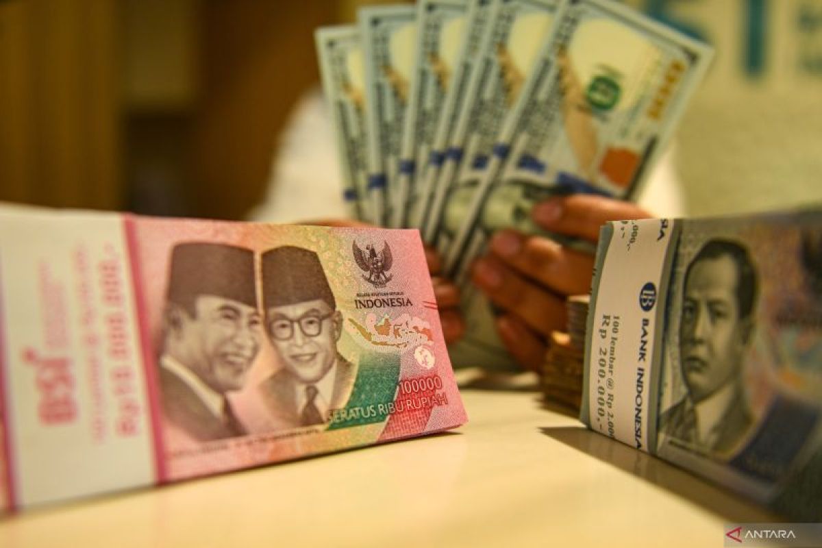 Kurs rupiah Senin tergelincir 72 poin