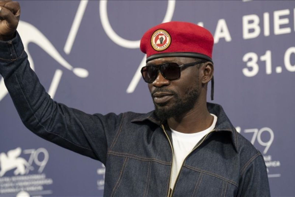 Pemimpin oposisi Uganda Bobi Wine ditembak