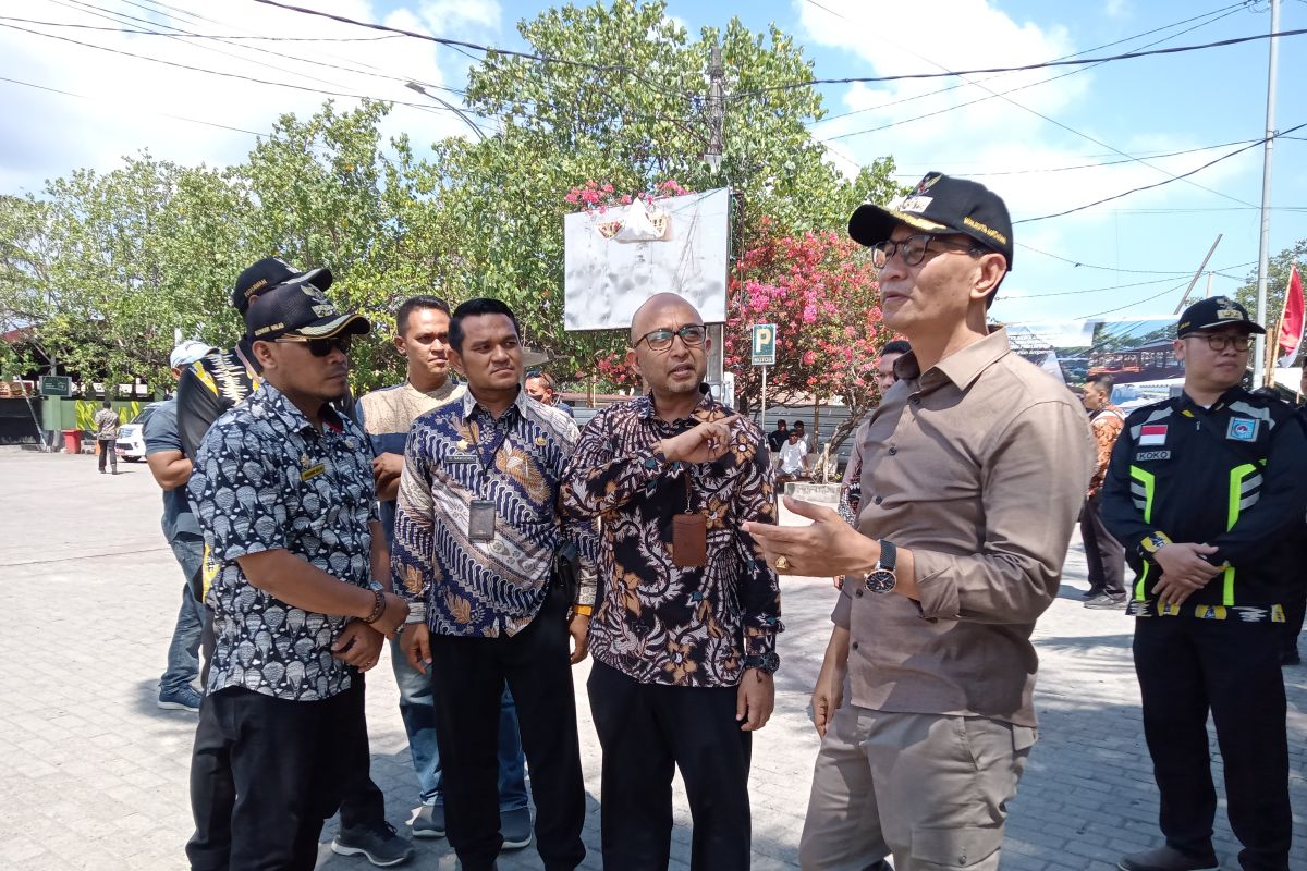 Wali Kota Mohan tinjau progres proyek revitalisasi Pantai Ampenan Mataram