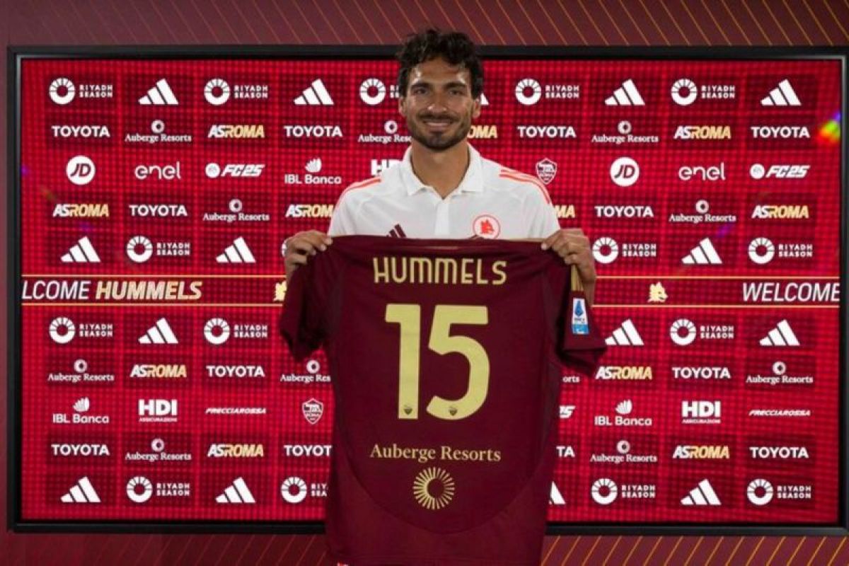 Bek asal Jerman Mats Hummels resmi berseragam AS Roma